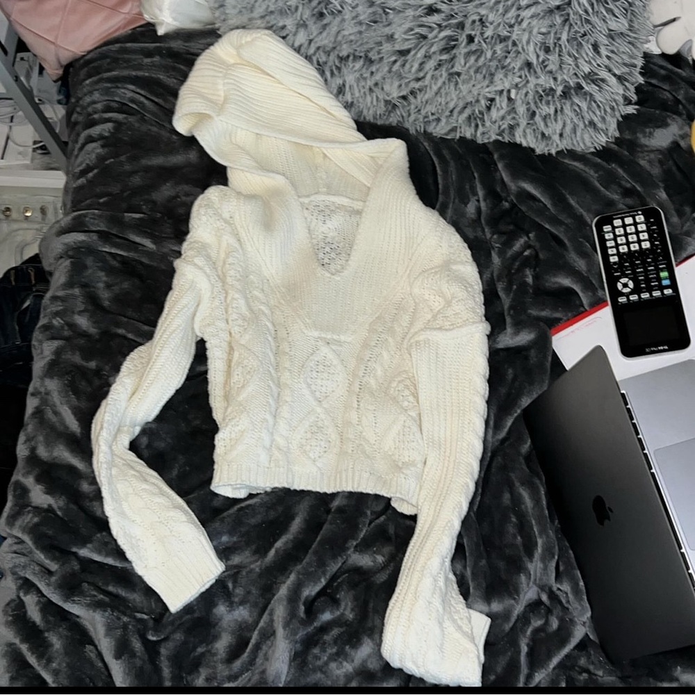 Super cute white cropped & hooded sweater, size small